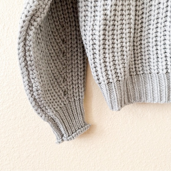 NWT Elodie Light Gray Oversized Chunky Cable Knit Sweater - Size Small - Picture 4 of 6